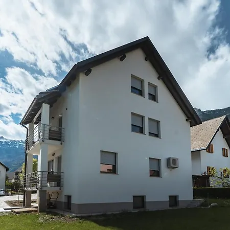 Julian Manor Апартаменты