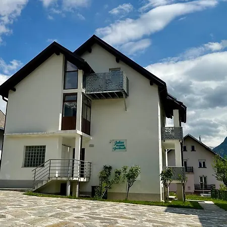 Julian Manor Апартаменты