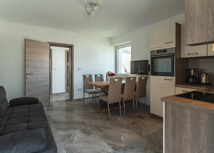 Julian Manor Lejlighed